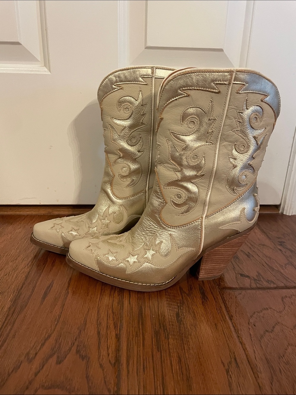 dingo Metallic Gold Embroidered Cowboy Heeled Boots